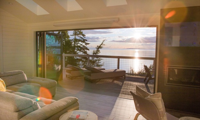 Blaine House | Modern Waterfront Luxury