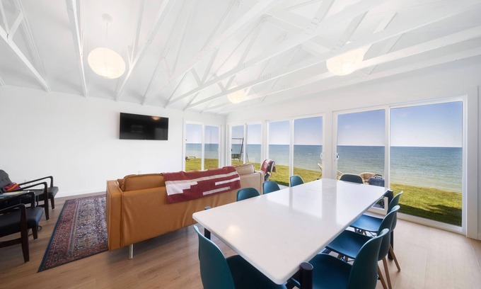 Geneva Cottage | Modern Waterfront Stay - Stunning Lake Views