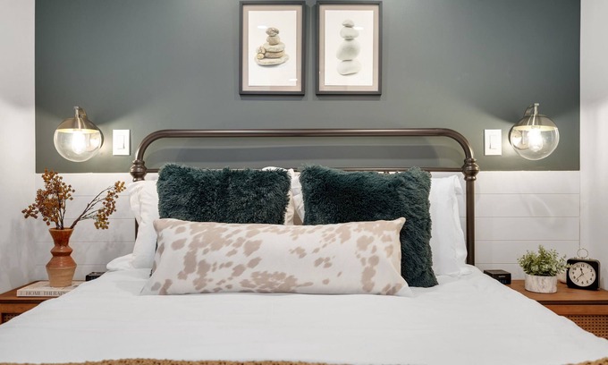 Berkley Apartment | Modern Western Garden Level Apt – Newly Renovated!