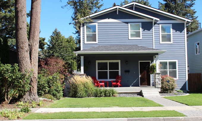 Coeur d'Alene House | Modern yet comfortable. Perfect to relax, and as a base from which to explore.