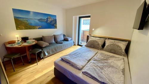 Altmuenster Apartment | Modernes Apartment am Traunsee - See, Berge, Fitness & Parkplatz