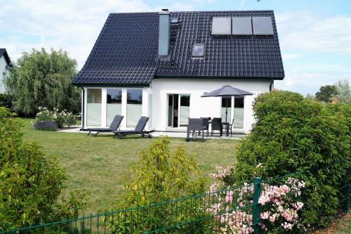 Dassow House | Modernes, großzügiges Ferienhaus - Naturstrand, großer Garten, Ruhe