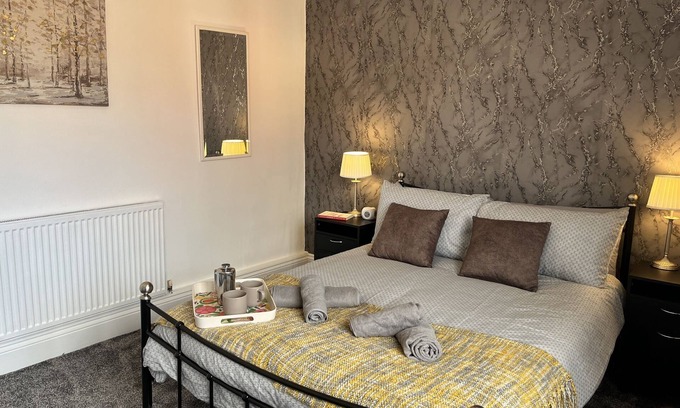 Wigan House | Modernised central Wigan townhouse sleeps up to 6