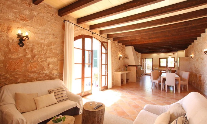 Campos Villa | Modernized finca with pool and garden, ideal for large groups near Felanitx
