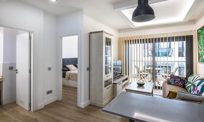 Las Palmas de Gran Canaria Apartment | Moderno Apto en Playa de Las Canteras con Parking!
