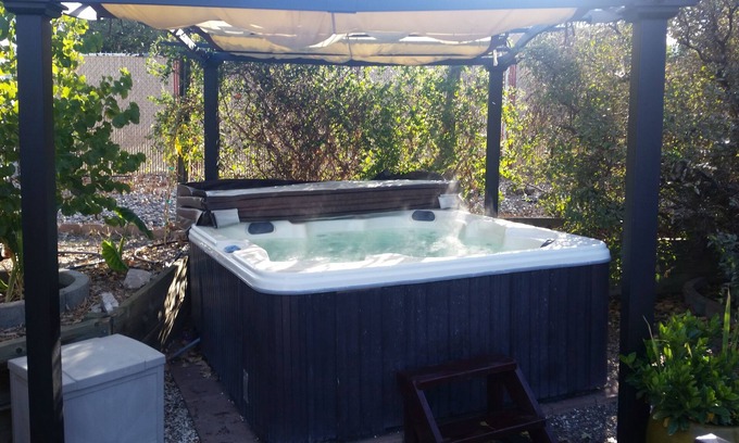 North Albuquerque Acres House | ✅Modesto Gardens ✓Hot Tub ✓Sauna ✓Garden ✓360° Views