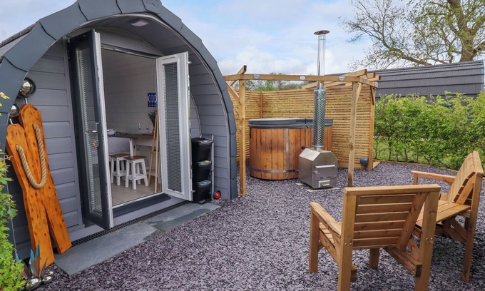 Denbigh Cottage | MOEL FAMAU, romantic, country holiday cottage in Denbigh