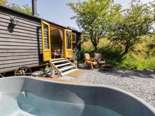 Llanbedr House | Moelfre - Shepherds Hut