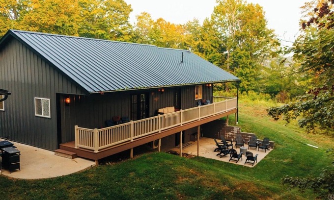 Loudonville House | Mohican Forest Cabin Firepit Deck & Grill