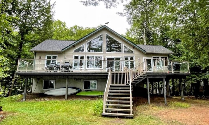 Dysart et al Cottage | Moka Bay Family Cottage - Clean and Cozy Lakefront Property