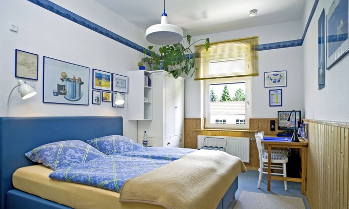 Oststadt/Stadtfeld Bed & Breakfast | Moltkestrasse 89 double room with "garden view"