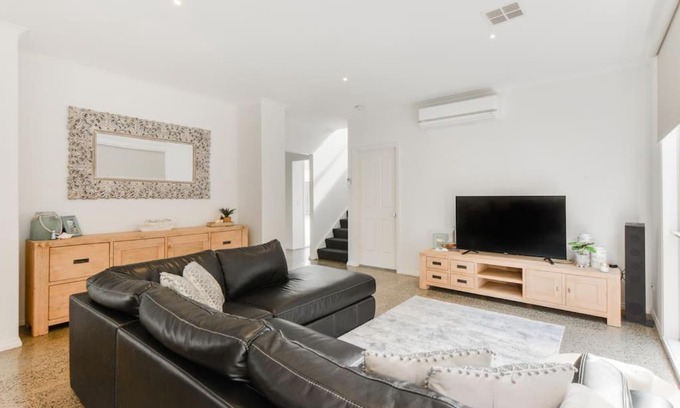 Capel Sound Apartment | Moments from the Beach