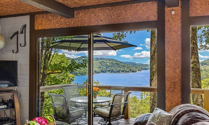 Cullowhee Cabin | Mom’s Place: Cozy Lake Glenville Cabin