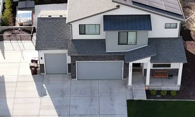 Utah County House | Mona Lisa Sojourn & SPA. 4 Bedroom, 2.5 Baths, Purple Beds, Orbi Wifi, OLED TVs.