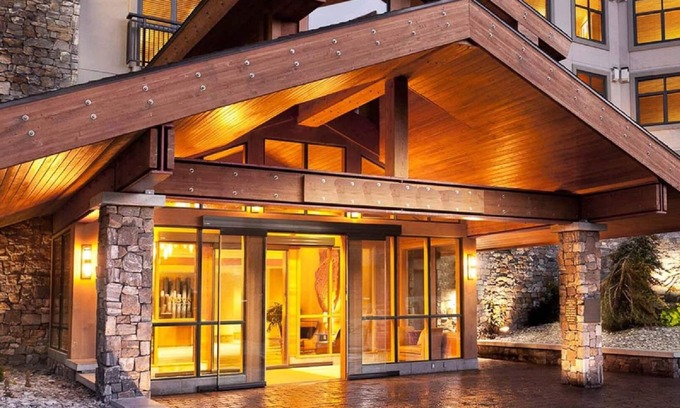 Mammoth Lakes Condo | Monache Deluxe Condo - 60" 4k HDTV, Patio, Finest Hotel.
