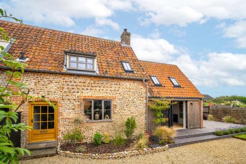 Aldborough House | Monarc House by Big Skies Cottages