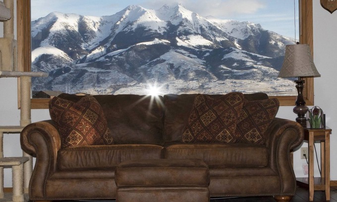 Emigrant House | Monarch Garden Inn Penthouse Apt 180° Mnt View, AC, Wi-Fi, Jacuzzi, Yellowstone