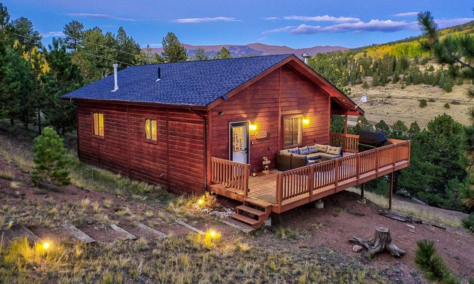 Cripple Creek Cabin | Monarch Landing, A Cozy Cabin w/360 Mountain Views