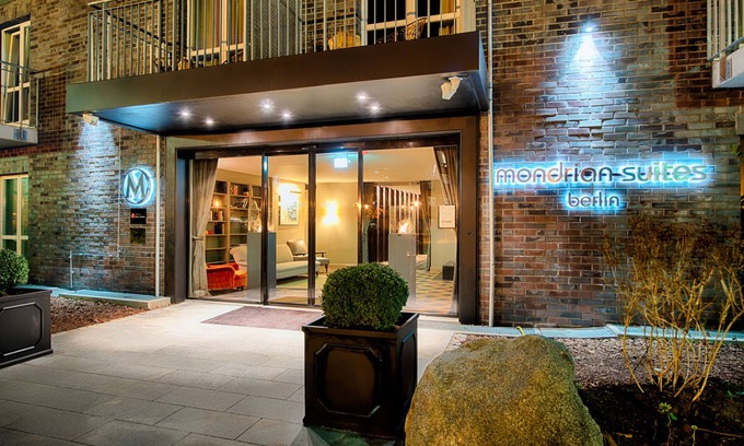 Kreuzberg Apartment | Mondrian Suites Berlin Checkpoint Charlie