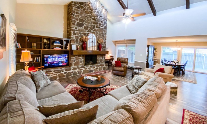 Monett House | Monett Masterpiece: A Grand Stay in a Small Town