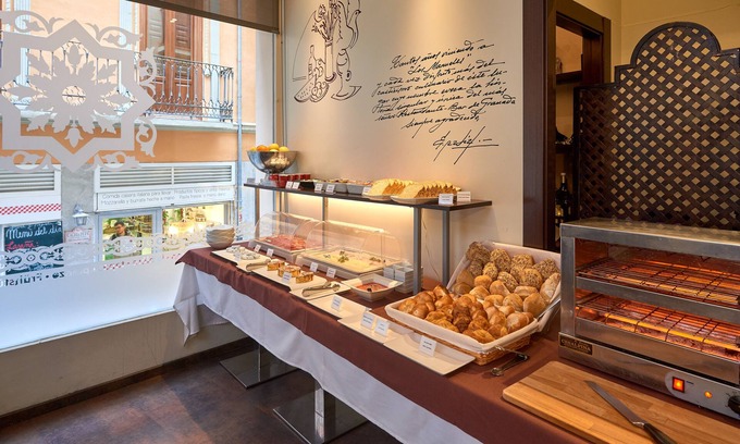 Central District Hotel | Monjas Del Carmen Hotel
