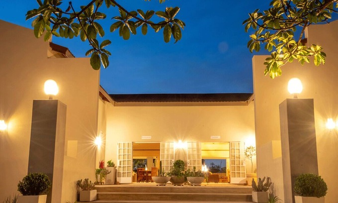 White River House | Monkey Thorn Guest Lodge