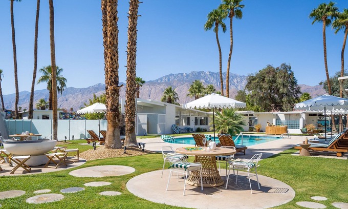 Racquet Club South Villa | Monkey Tree Hotel 15 by Avantstay Stylish Hotel in Palm Springs w/ Communal Pool!