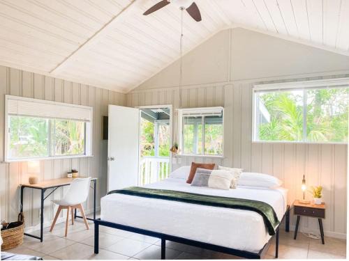 Keaau Apartment | Monstera Bungalow, Spacious, King Bed, Big Kitchen