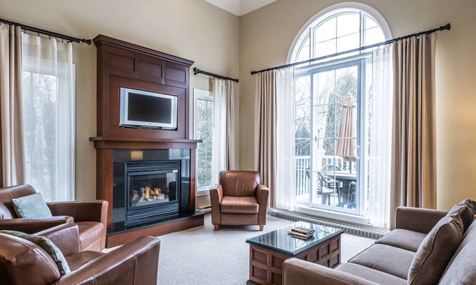 Mont-Tremblant Hotel | Mont-Tremblant - Château Beauvallon - Three Bedroom Suite-Free resort shuttle!