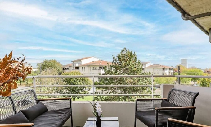 Blagnac Apartment | Montaigne - Proche Tram - 5min Aéroport