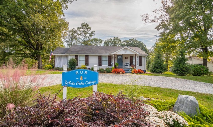 Dahlonega House | Montaluce & Wine country -Farmhouse Cottage~FirePit~Dahlonega