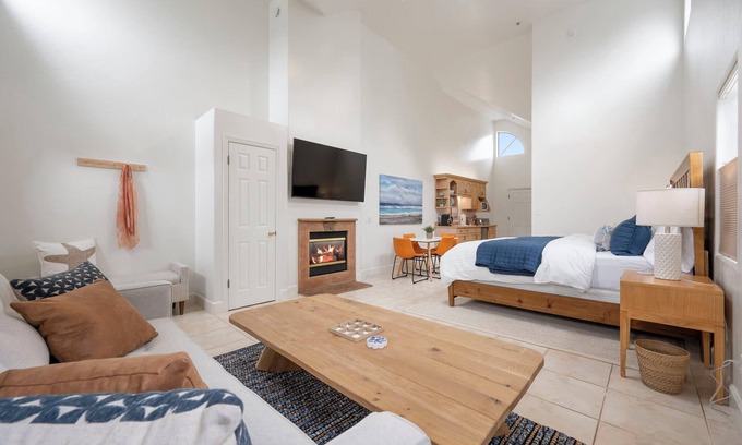 Half Moon Bay House | Montara Penthouse — Elevated Comfort Above Downtown Half Moon Bay
