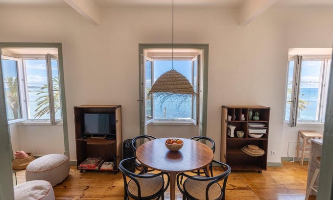 Estoril Apartment | Monte Estoril Train Station - Seaside Apartment