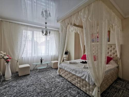 Kamenets-Podol'skiy Hotel | Monte-Kristo Hotel