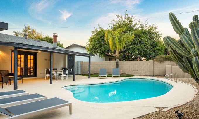 Cox Heights House | Monte Vista | Free Heated Pool | Close to Old Town