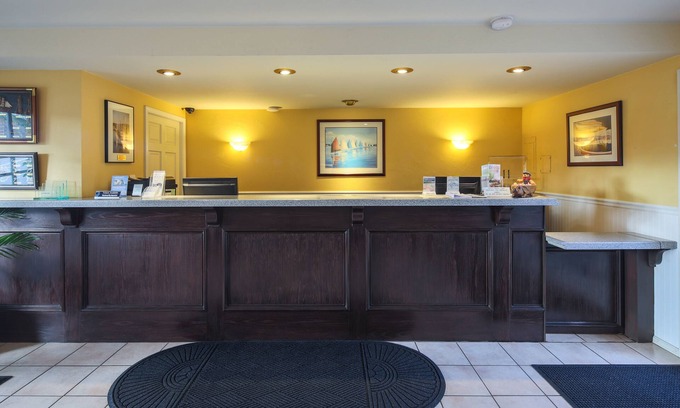 Downtown Monterey Hotel | Monterey Bay Lodge