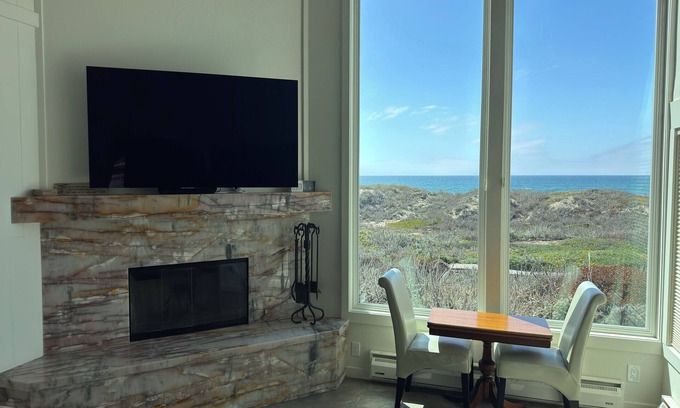 Castroville House | Monterey Dunes Beachfront, Sand, Surf - Book now without waiting - Instant Confirmation
