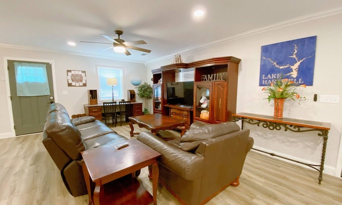 Hartwell House | monthly 40% discount, hartwell lake side home & pet