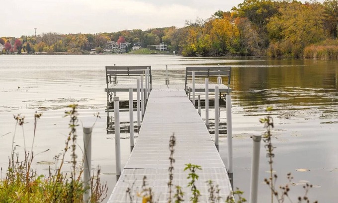 Antioch House | Monthly and Seasonal Large Petite Lake 4/4 Lakehouse Retreat with Hot Tub