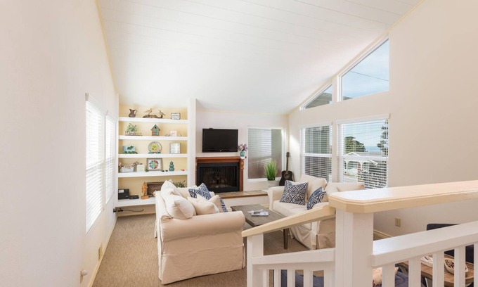 Park Hill House | Monthly Cottage on Park Hill in Cambria! So Charming in a Fabulous Location!