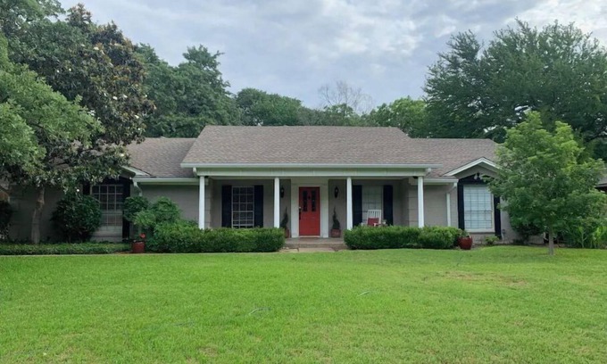 West Arlington House | Monthly home-3 bed-2 bath, remodeled. Quiet. Dogs on case by case basis