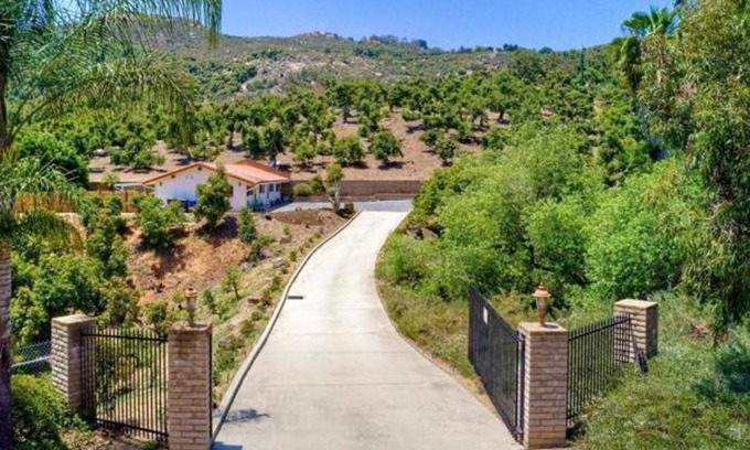 Escondido Condo | Monthly Rate Discount. Wine & avocado country, I-15, 10 min. Golf Course 2 Blks