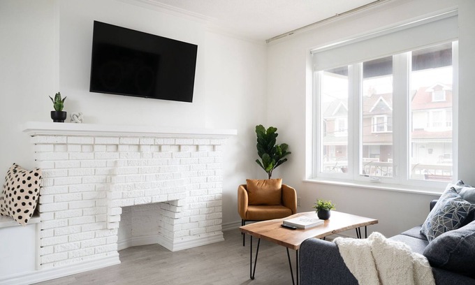 Earlscourt House | Monthly Rental 1 Bed 1 Bath Midtown Toronto