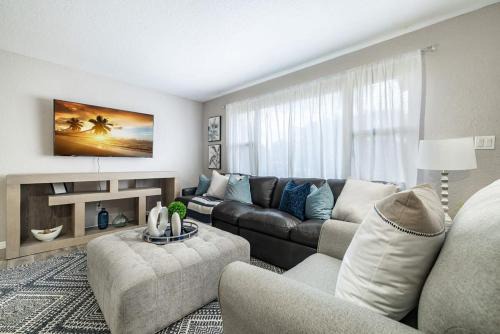 Clearwater House | Monthly Rental~ Comfy Beds~ Great for Remote Work