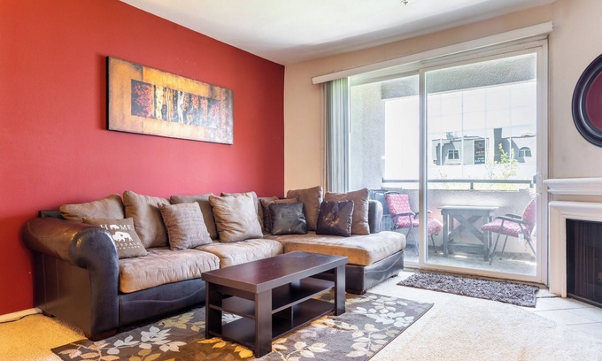 Sherman Oaks Apartment | Monthly Special: 2-bedroom apartment in Sherman Oaks