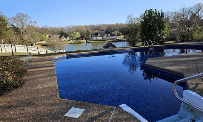Southaven House | MONTHLY STAYS-Breathtaking 8 BR Retreat with Private Pool, Lake View, & Backyard