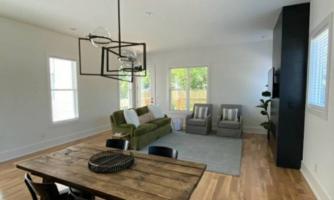 Metrocenter - North Rhodes Park House | MONTHLY STAYS ONLY! Luxury Lena/Luxury Finishes/Sleeps 8