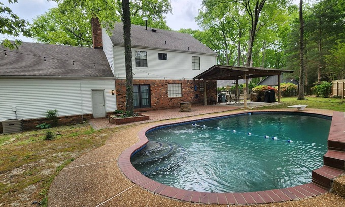 Cordova House | MONTHLY STAYS-The Ultimate Retreat, 5 BR+ Extra Space Beds - Outdoor Pool