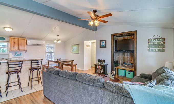 Monticello House | Monticello Home w/Deck & Fire Pit < 1 Mi to Water