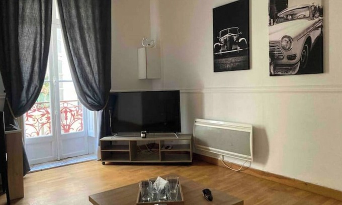 Comedie Apartment | Montpellier F3 Immeuble au Charme Haussmanien